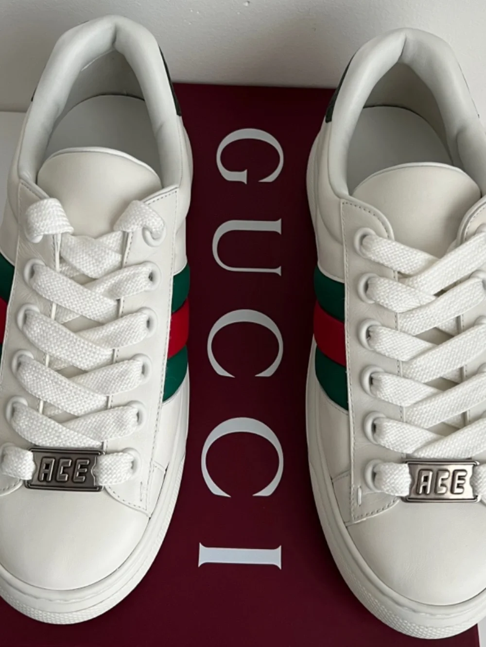 Gucci Men's Ace Sneaker White Leather Green Red Web ACE Metal Tag Lace 10 US10.5